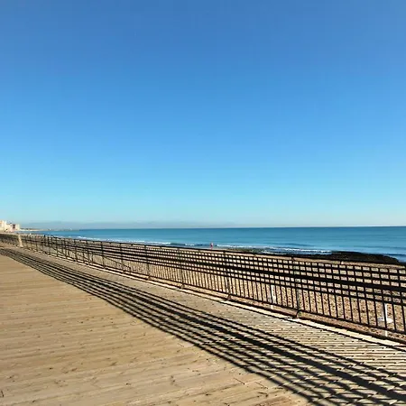 Awesome Apartment In Torrevieja With Wifi アパート トレビエハ